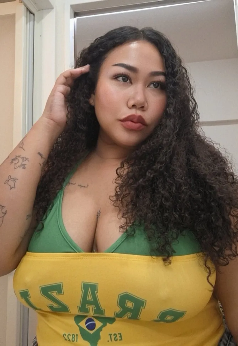 Farida- bigass camshow