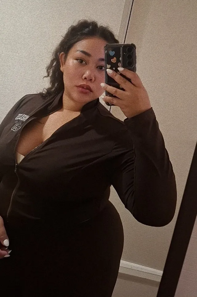Farida- bigass camshow