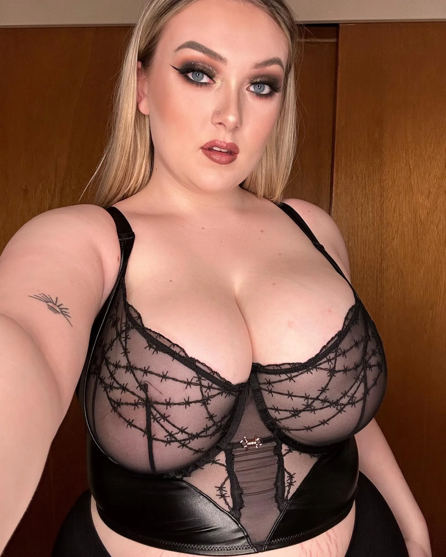 kirsten Minnery-laing camshow