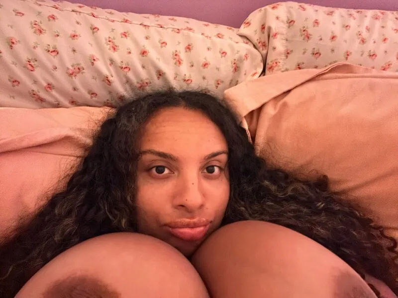 naiyah_rosen33 camshow